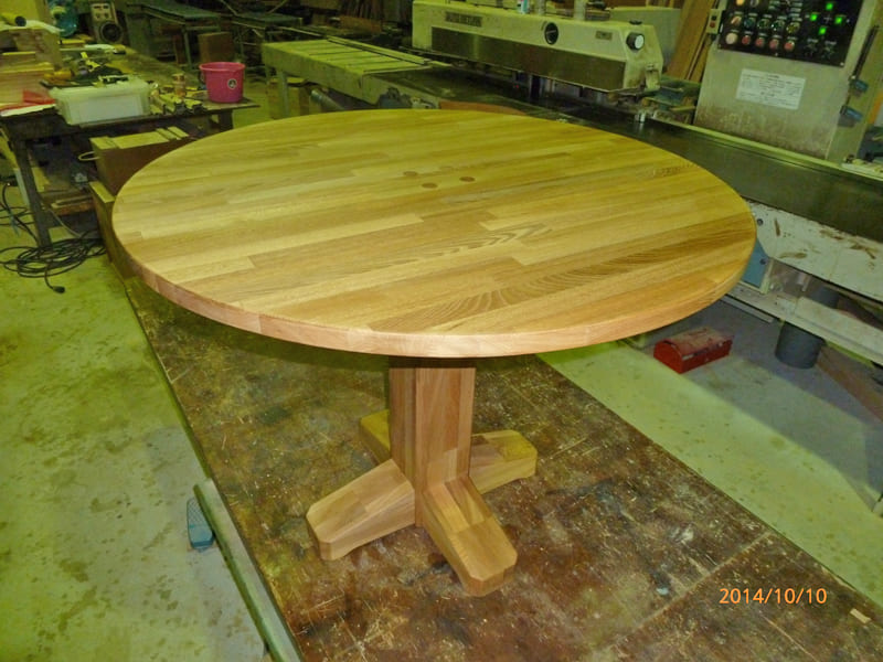 自然素材100%のオーダーメイド家具「木組み工法のテーブル」